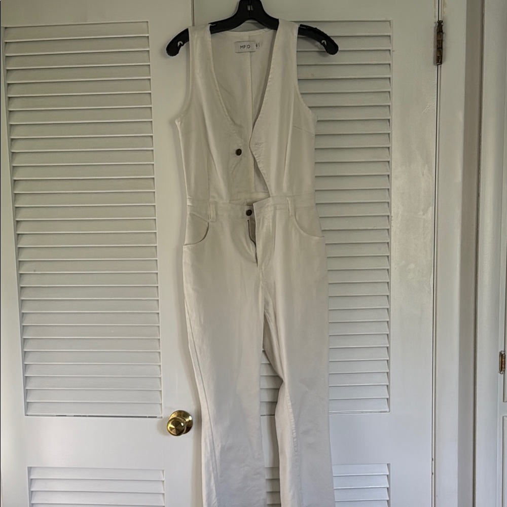 Elegant Cream Sleeveless Jumpsuit